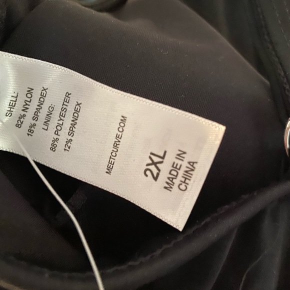 Meet.Curve Ruffled Black Bikini Top - Picture 5 of 5